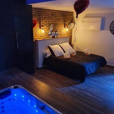 Chambre Romantique Avec Spa Privatif Ferriere-la-Grande Buitenkant foto